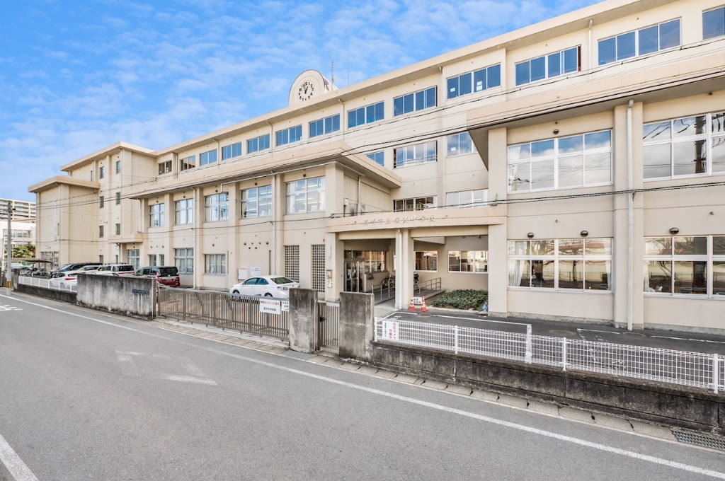 中学校　高崎市立塚沢中学校（中学校）まで445m