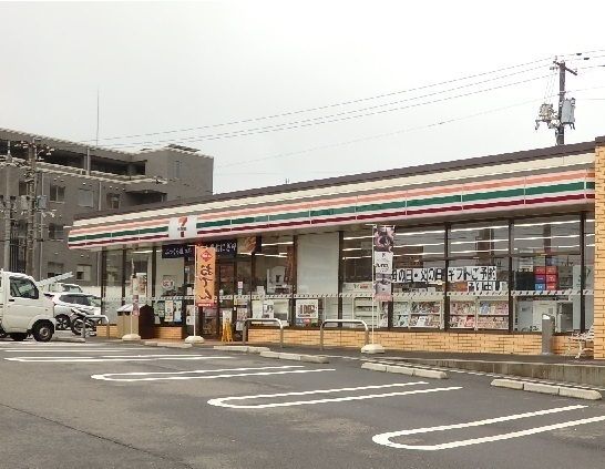 コンビニ　セブンイレブン（コンビニ）まで850m