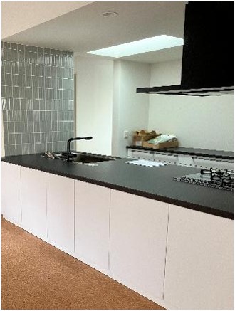 キッチン　人気の対面型キッチン※クリーニング前の写真です