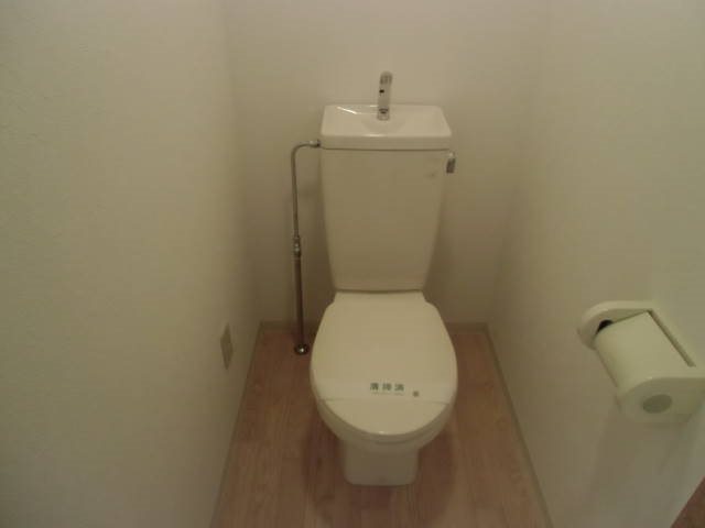 トイレ　※別のお部屋の写真です。