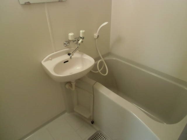 バス・シャワールーム　※別のお部屋の写真です。