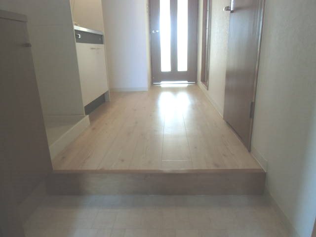 玄関　※別のお部屋の写真です。