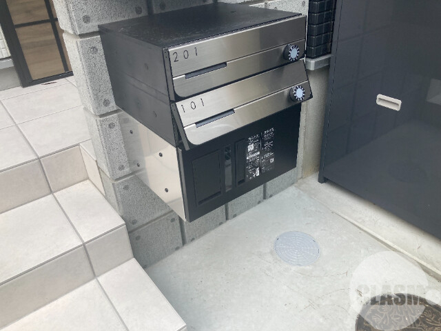 エントランス　留守中の荷物の受取は宅配ＢＯＸで♪