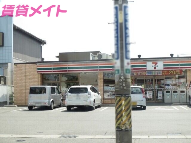 コンビニ　セブンイレブン桑名長島町又木店（コンビニ）まで556m