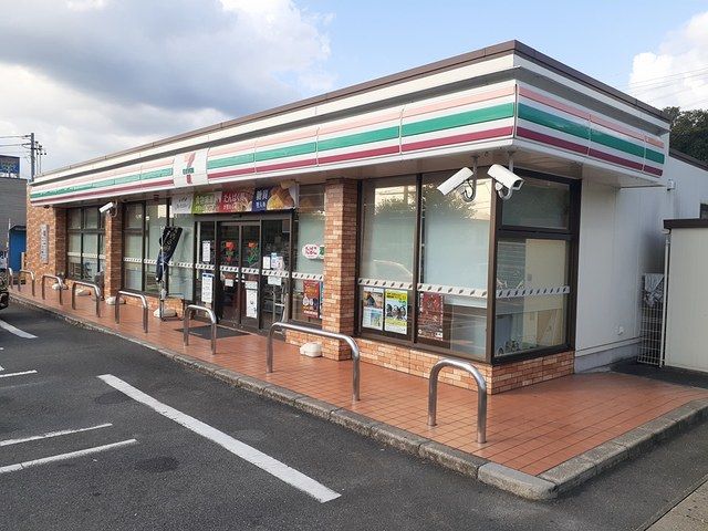 コンビニ　セブンイレブン春日井下市場（コンビニ）まで773m