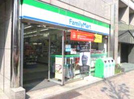 コンビニ　ファミリーマート（コンビニ）まで50m