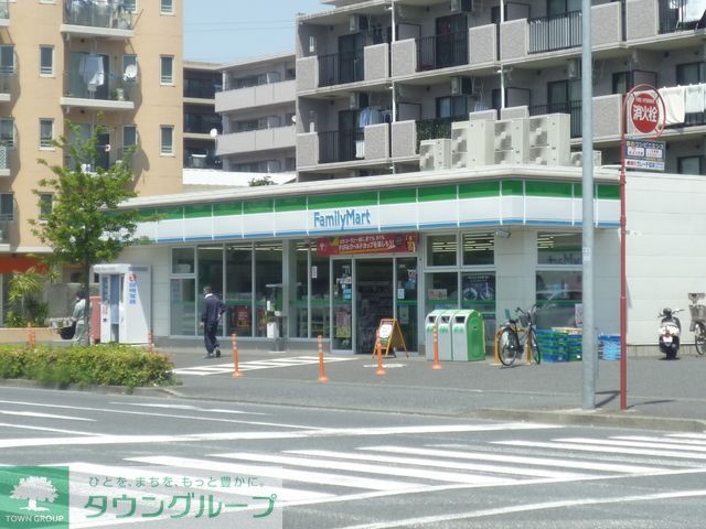 コンビニ　ファミリーマート（コンビニ）まで880m