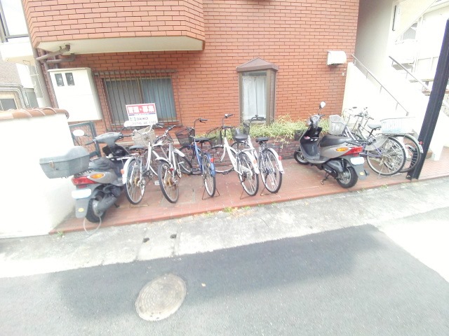駐車場　駐輪スペースは確保されています。
