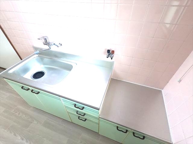 キッチン　２口ガスコンロ設置可。