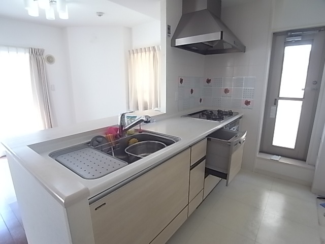 キッチン　※同物件別部屋の写真です。