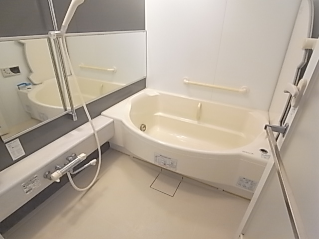 バス・シャワールーム　※同物件別部屋の写真です。