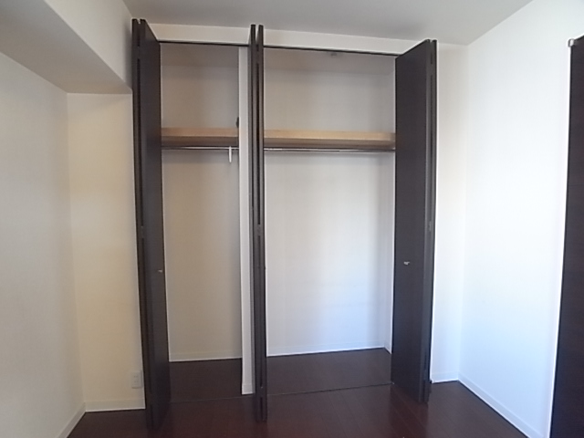 収納　※同物件別部屋の写真です。