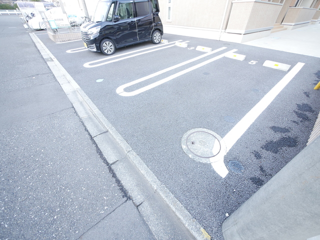 駐車場　★敷地内にスペースの広い駐車場がございます★