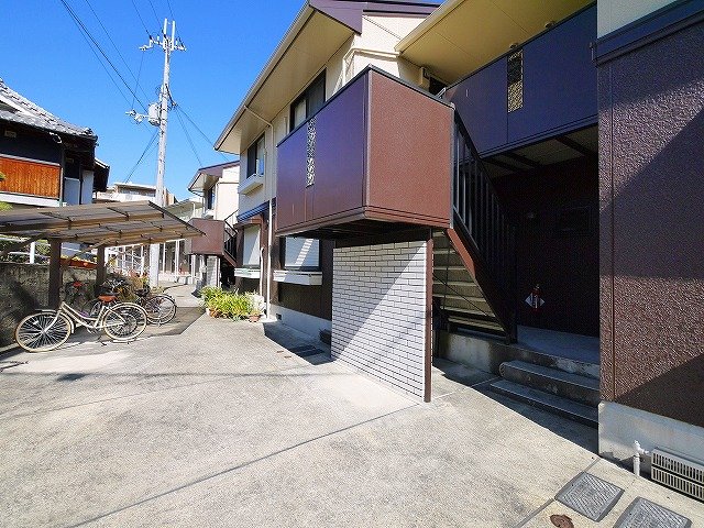 エントランス　出入りのしやすいエントランス