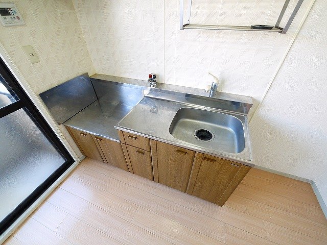 キッチン　作業台が確保されたキッチンです