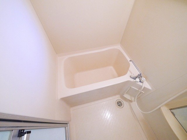 バス・シャワールーム　シンプルなつくりの浴室はお手入れも簡単です