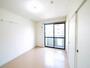 その他部屋・スペース　バルコニーへ出られる窓は大きく換気も快適