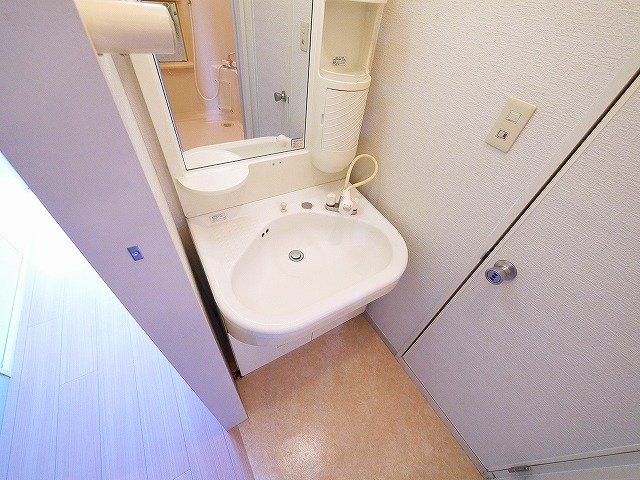 洗面設備　シンク部が大きく使いやすい洗面台です