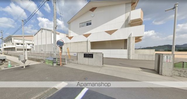 小学校　東かがわ市立大内小学校（小学校）まで1983m