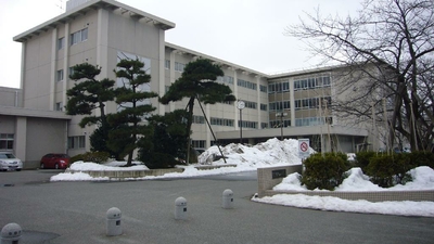 小学校　新潟市立紫竹山小学校（小学校）まで881m