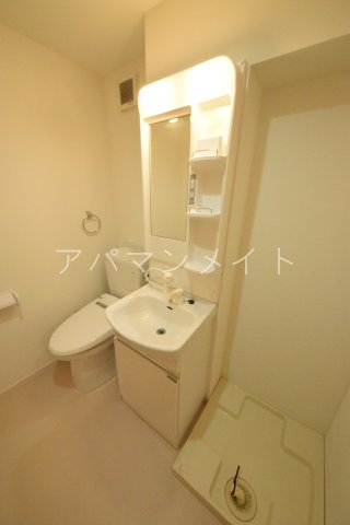 洗面設備　スペースのある洗面所