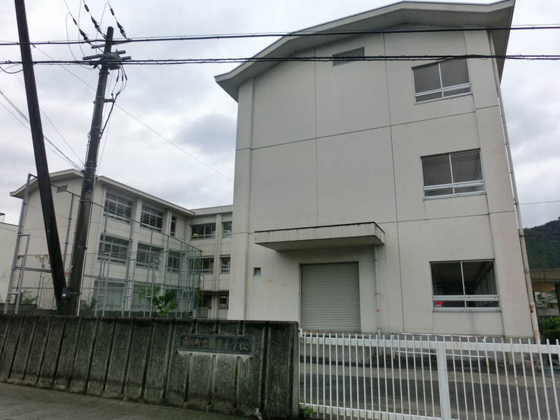 小学校　鶴居小学校（小学校）まで580m