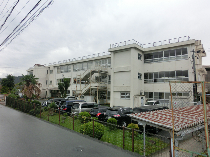 中学校　鶴居中学校（中学校）まで1127m