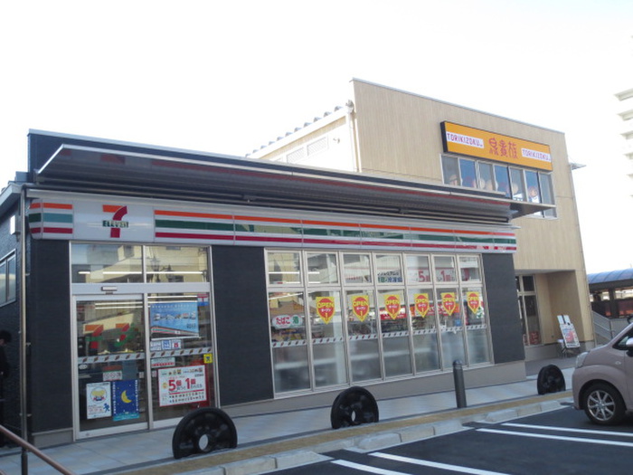 コンビニ　セブンイレブン岩倉駅東口店（コンビニ）まで210m