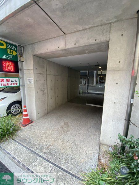 エントランス　駐車場