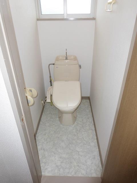 トイレ　シャワートイレ付き
