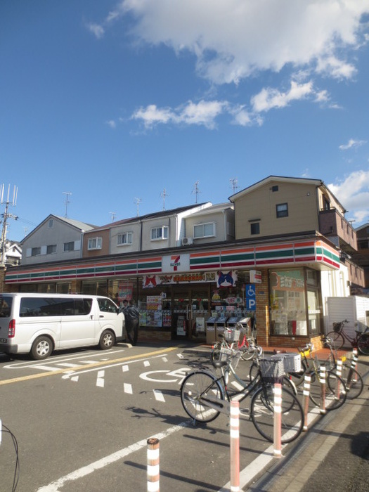 コンビニ　セブンイレブン藤田４丁目店（コンビニ）まで800m