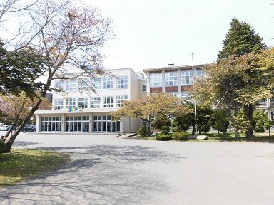 中学校　千歳市立千歳中学校（中学校）まで1296m