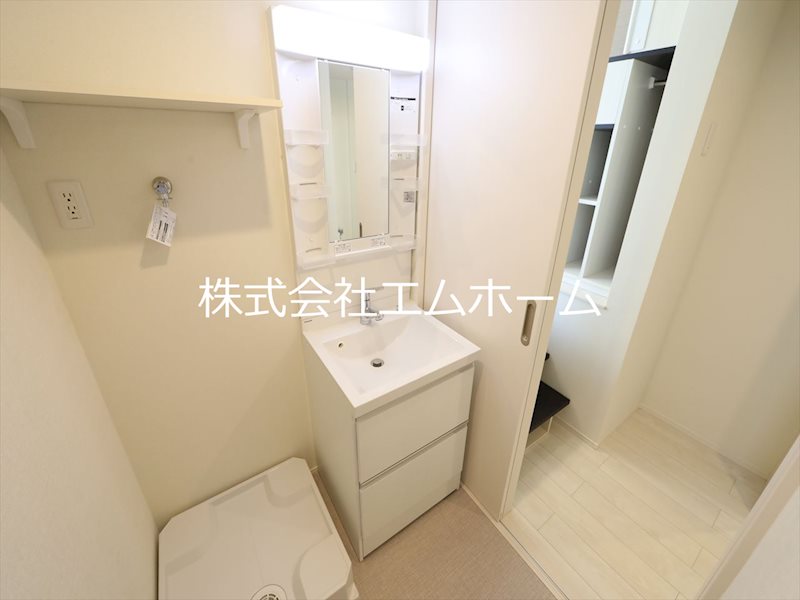 洗面設備　脱衣所　独立洗面台（シャンプードレッサー付）