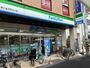 コンビニ　ファミリーマート（コンビニ）まで560m