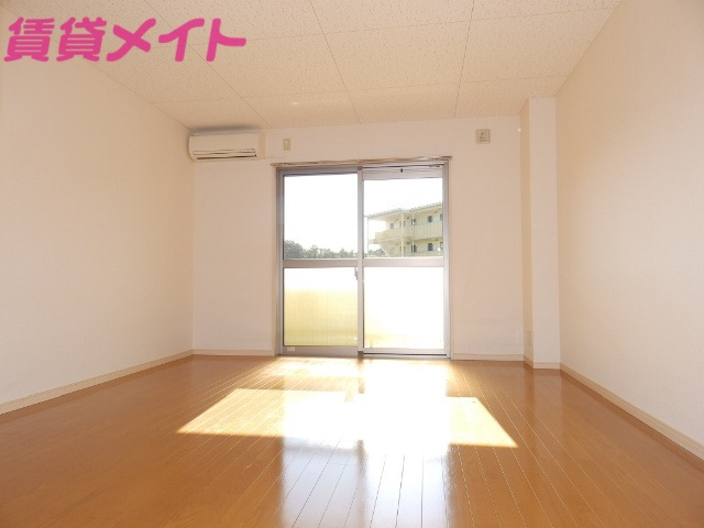 居室・リビング　同型参考写真