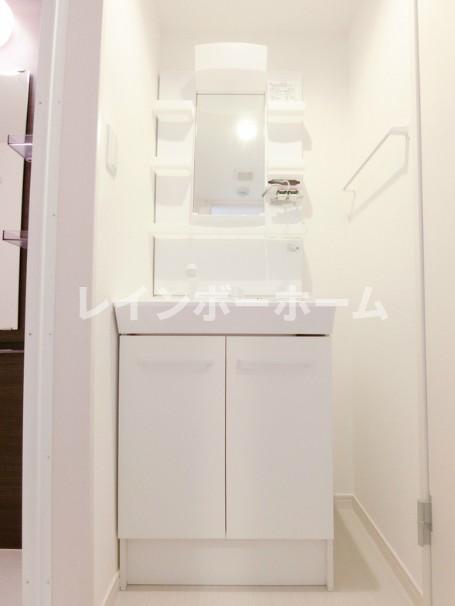 洗面設備　ゆったりとスペースのある洗面所