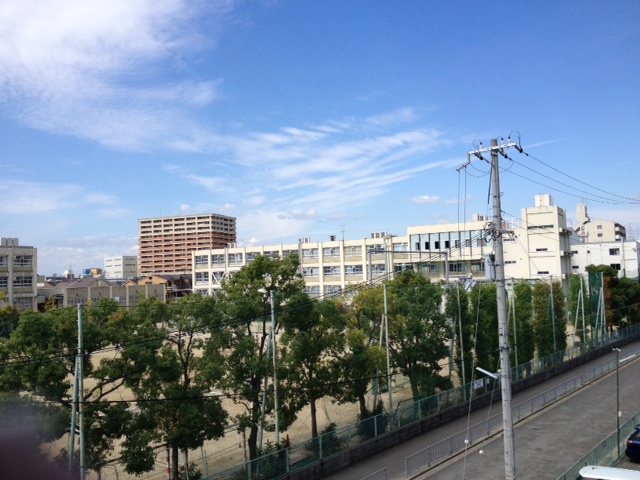 中学校　門真市立第三中学校（中学校）まで689m