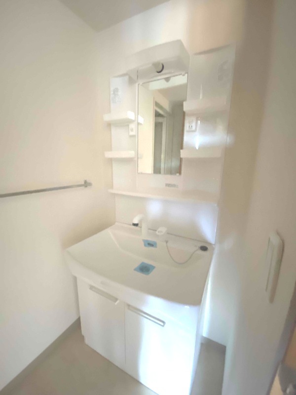 洗面設備　※写真は別のお部屋の同タイプのものです。