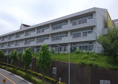中学校　横浜市立小田中学校（中学校）まで862m