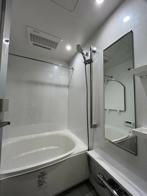 バス・シャワールーム　コンパクトで使いやすいお風呂です