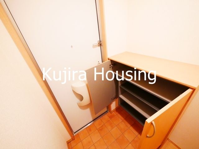 玄関　★下駄箱完備の玄関★