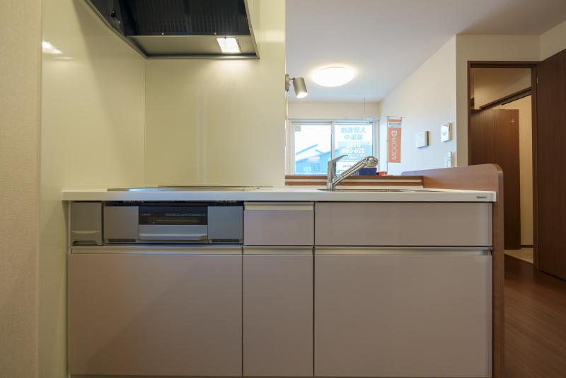 キッチン　同タイプ反転写真となります。