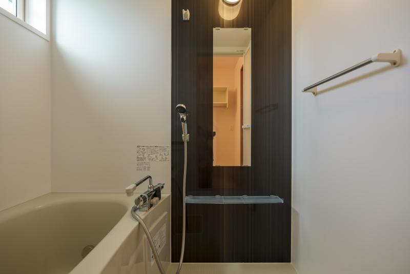 バス・シャワールーム　同タイプ反転写真となります。