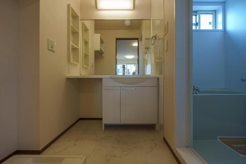 洗面設備　同タイプ反転写真となります。