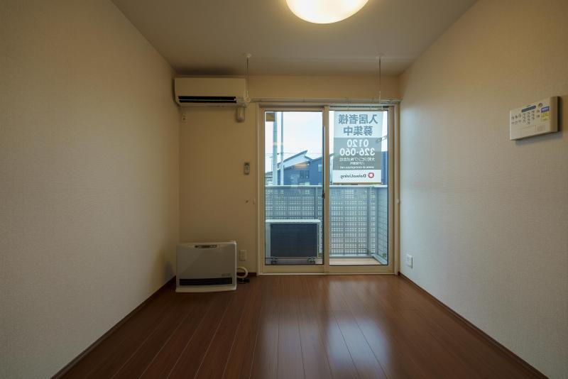 居室・リビング　同タイプ反転写真となります。