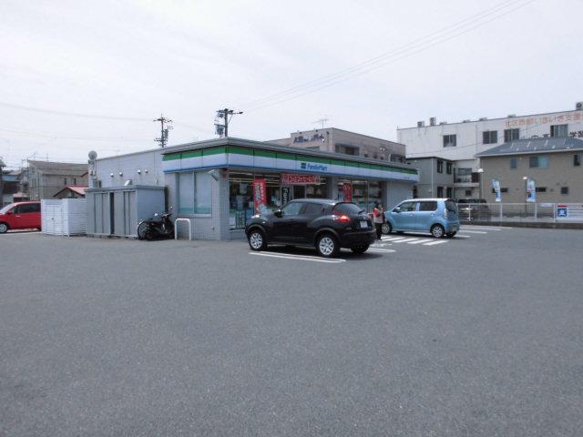 コンビニ　ファミリーマート 楠一丁目店（コンビニ）まで396m