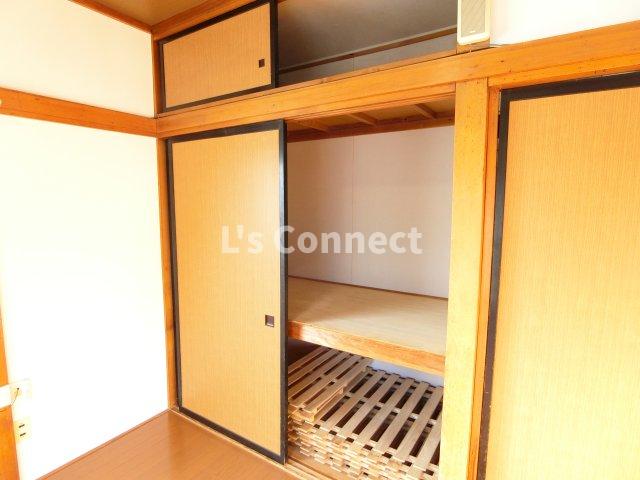 収納　天袋付きの押入でお荷物もすっきり収納。