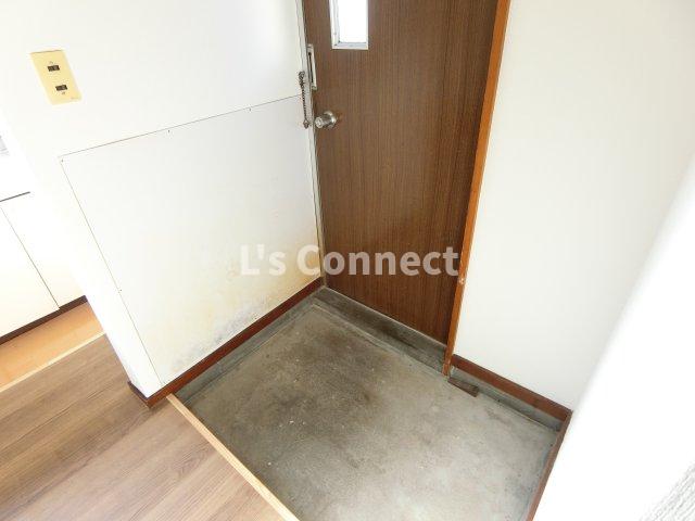 玄関　下駄箱設置スペースもとれます。