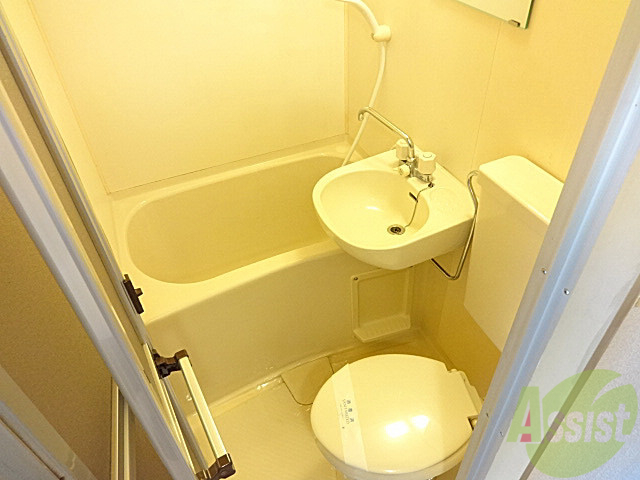 バス・シャワールーム　トイレ掃除がしやすい３点ユニットバスです