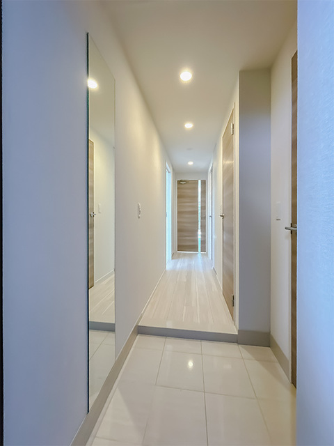 玄関　※写真は同タイプ住戸です。